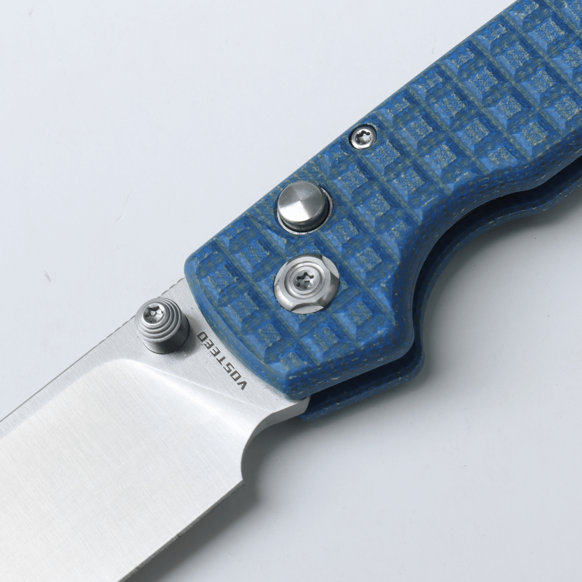 WMK EXCLUSIVE VOSTEED RACCOON BUTTON LOCK FOLDING KNIFE BLUE MICARTA FRAG PATTERN HANDLE 14C28N PLAIN EDGE RC3SVM17